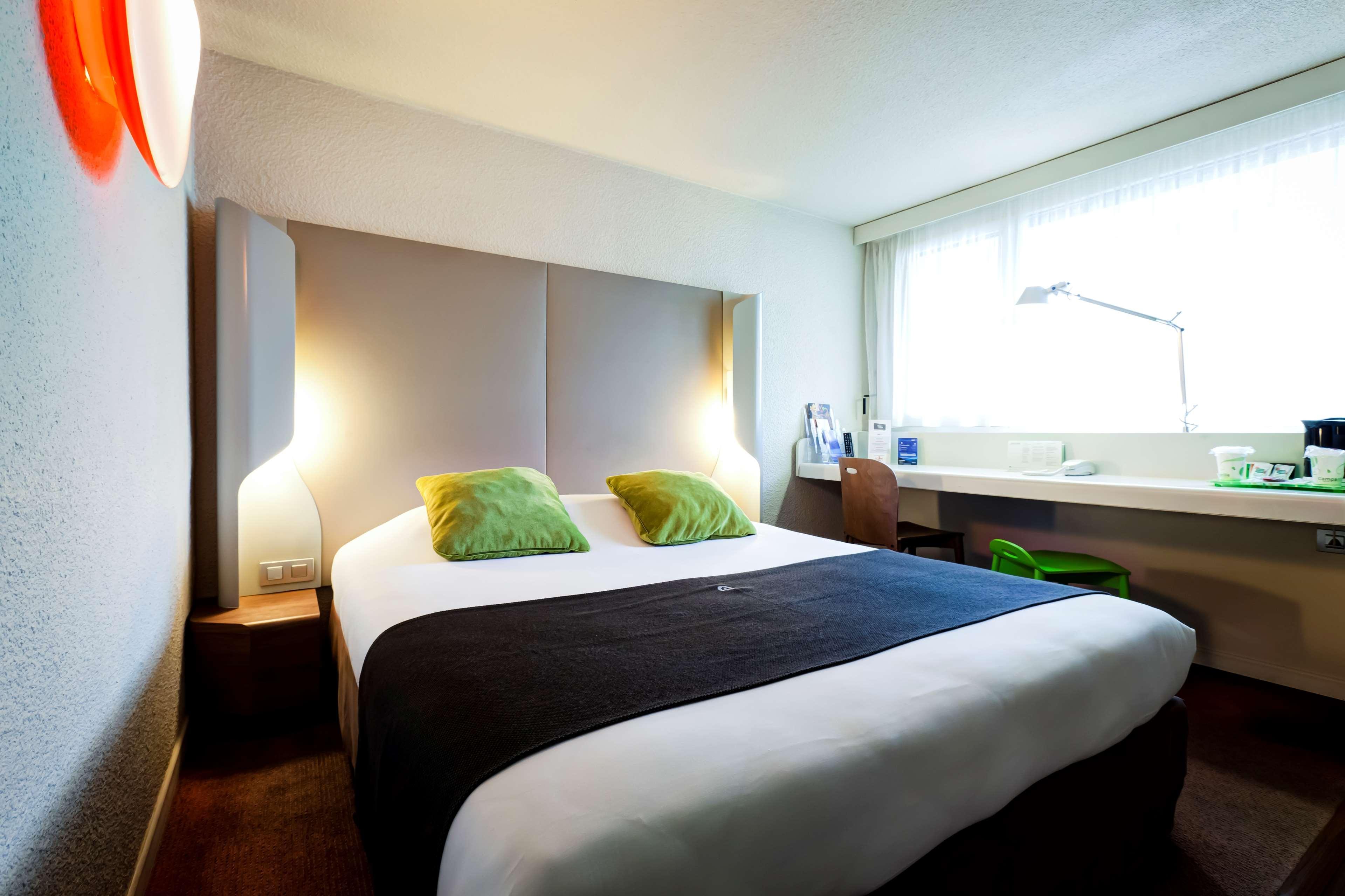 Campanile Evry Ouest - Corbeil Essonnes Hotel Exterior photo