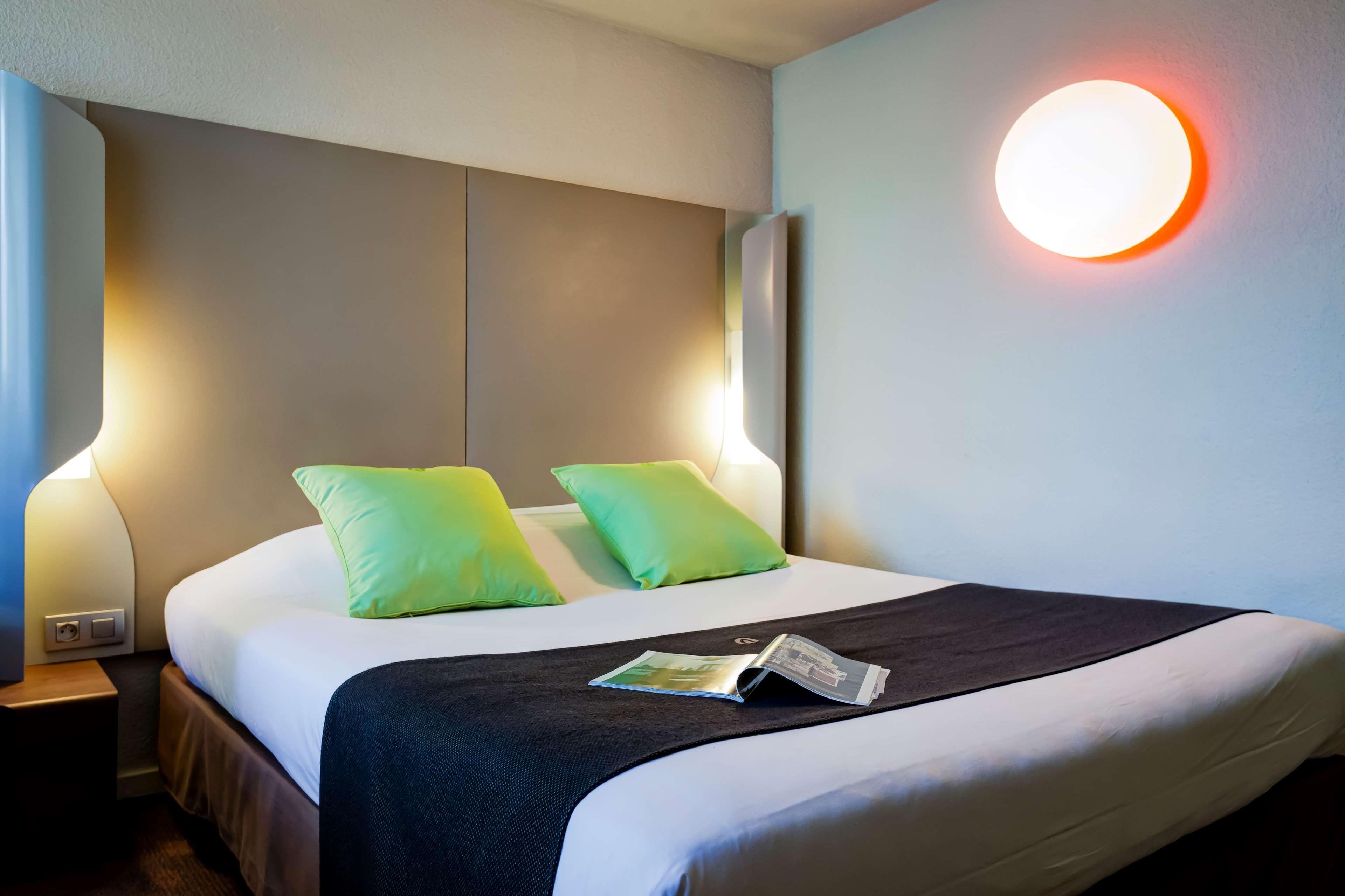 Campanile Evry Ouest - Corbeil Essonnes Hotel Exterior photo