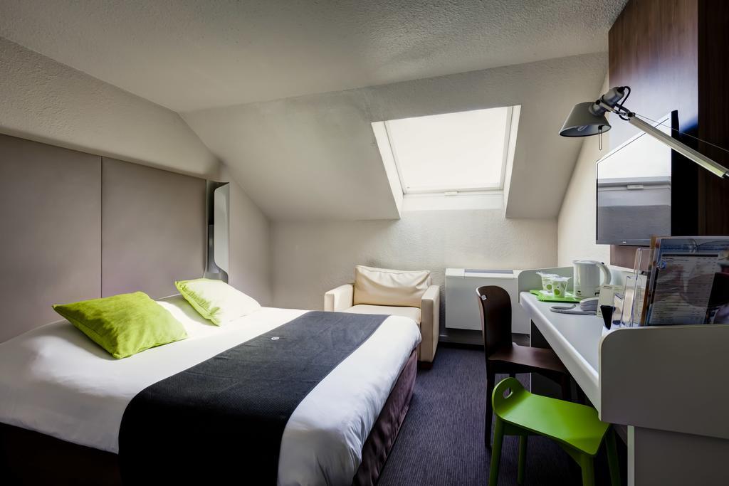 Campanile Evry Ouest - Corbeil Essonnes Hotel Exterior photo